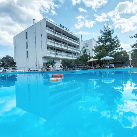 Siagas Beach Hotel Agioi Theodoroi Exterior foto