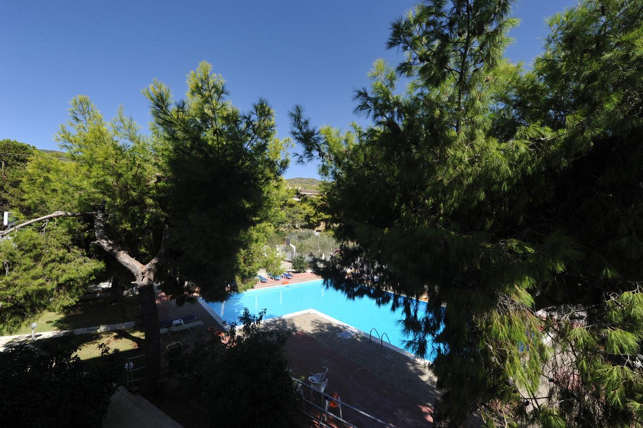 Siagas Beach Hotel Agioi Theodoroi Exterior foto